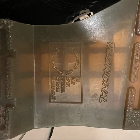 Dr. Martens
Women's 1460 Classic Patent Leather Combat Boots - Picture 5 of 5